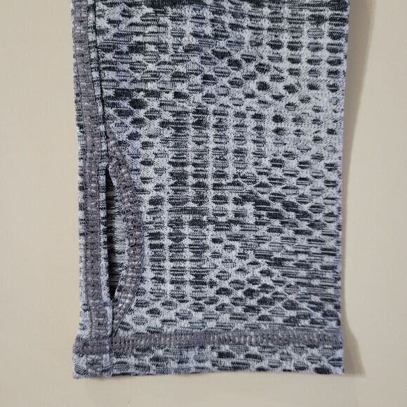 Kirkland Signature Women's Gray Print 1/4 Zip Long Sleeve Pullover - Picture 11 of 14